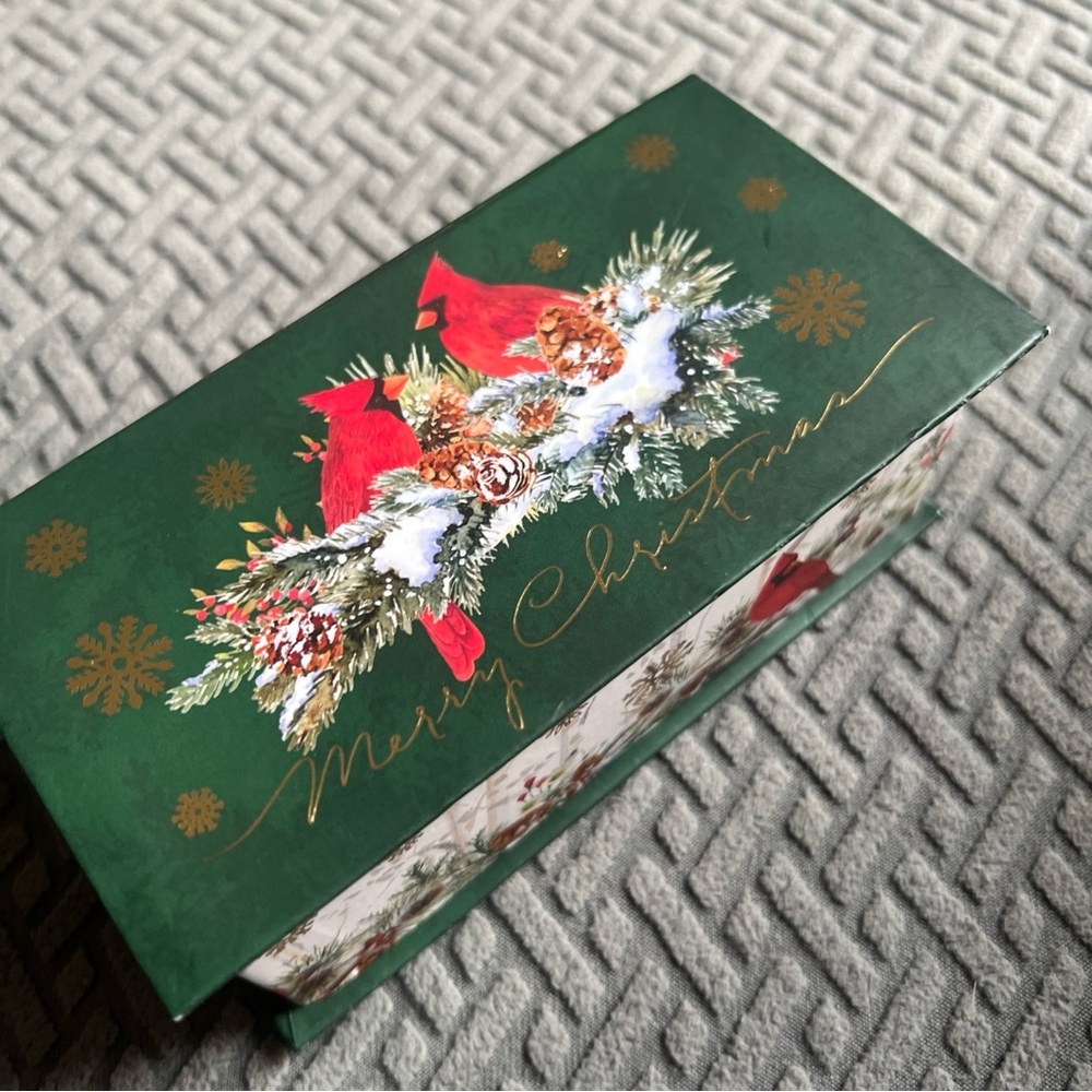 Punch Studio CHRISTMAS CARDINALS Decorative Music Box with scented Pine soap NEW